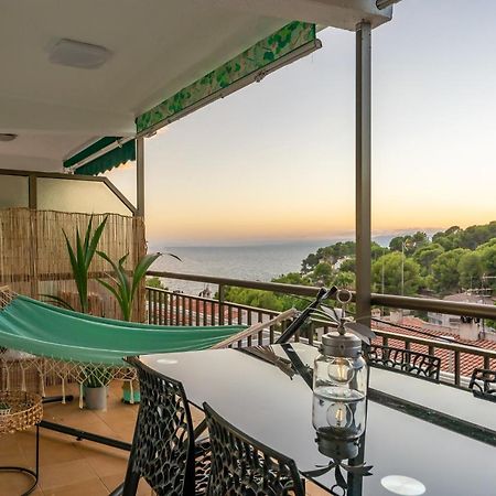 Beach Front Retro Hideaway In Салоу Екстер'єр фото