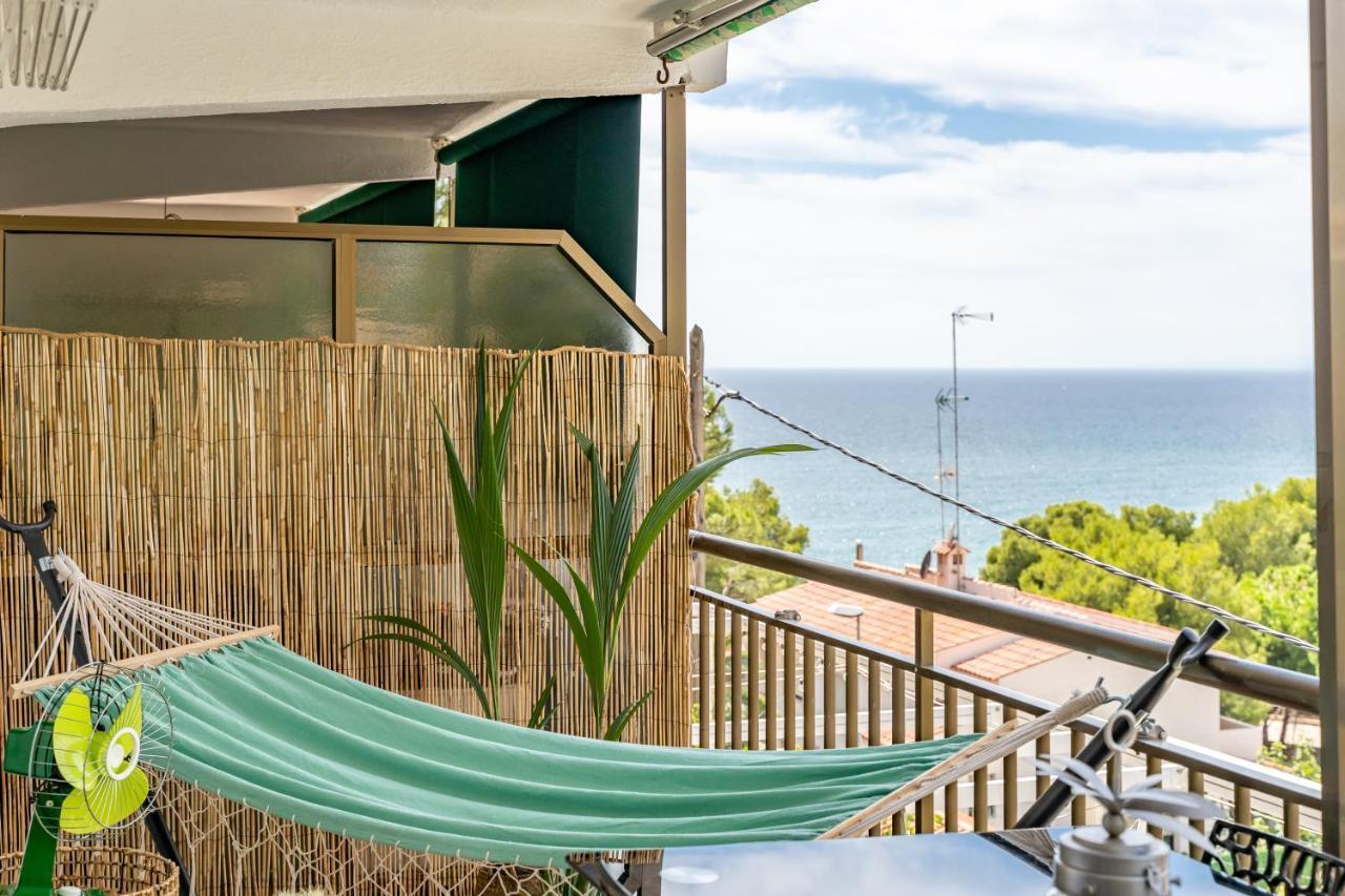 Beach Front Retro Hideaway In Салоу Екстер'єр фото