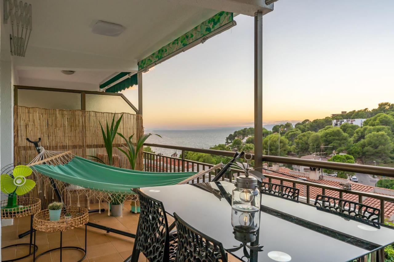 Beach Front Retro Hideaway In Салоу Екстер'єр фото