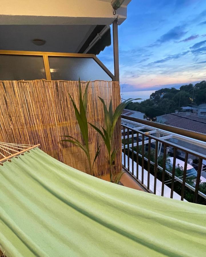 Beach Front Retro Hideaway In Салоу Екстер'єр фото