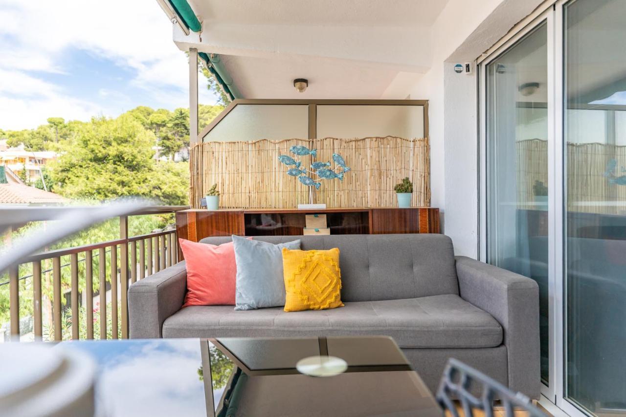 Beach Front Retro Hideaway In Салоу Екстер'єр фото