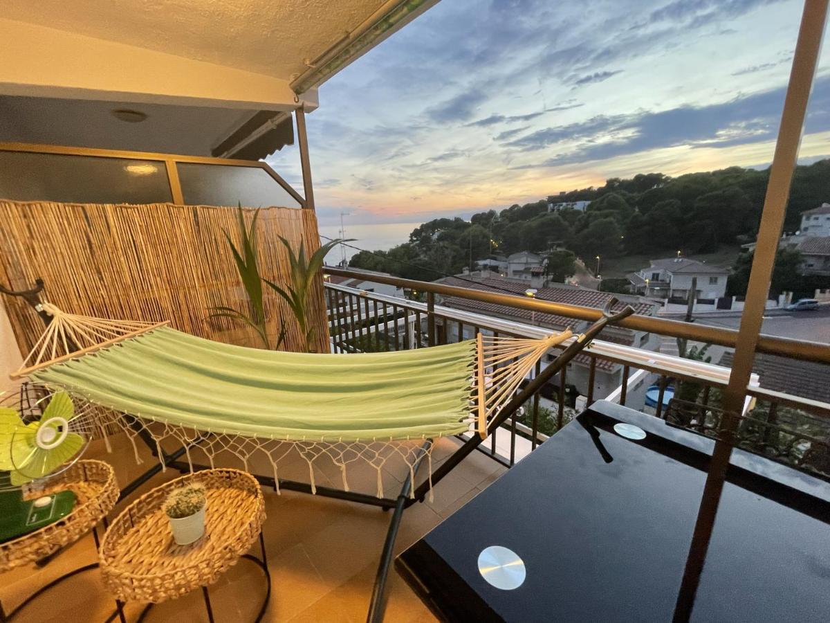 Beach Front Retro Hideaway In Салоу Екстер'єр фото
